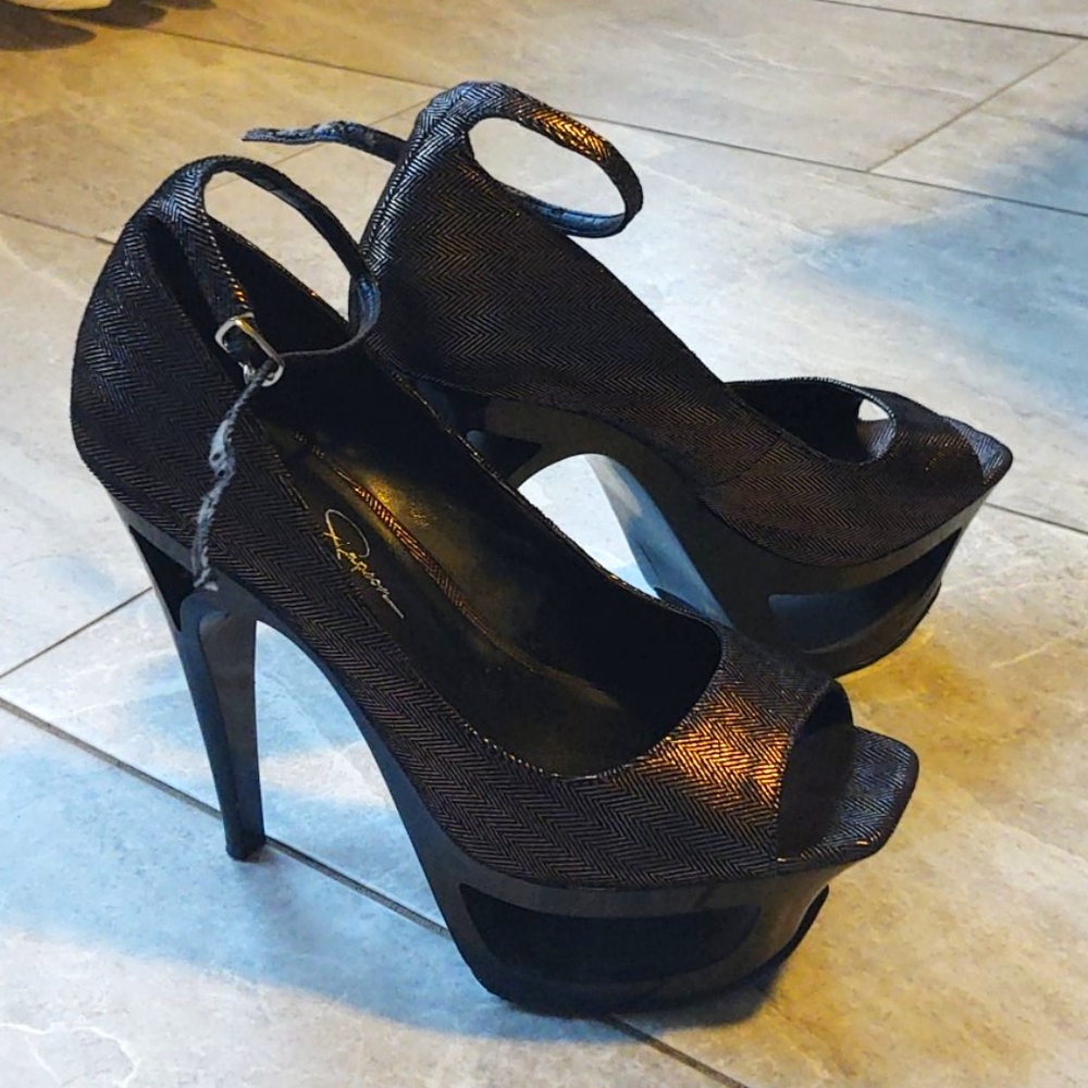 Women's shoes
